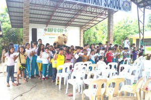 Students taking their oath of commitment for responsibly managing their own money and resources.